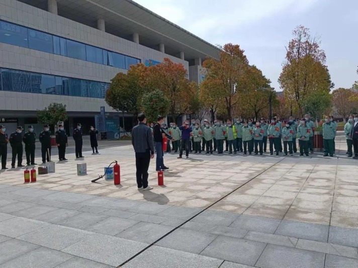 消防演習(xí)常抓不懈&nbsp;平安防護(hù)牢記心間|交通樞紐公司聯(lián)合城投長(zhǎng)城物業(yè)組織開展消防器材實(shí)操演練培訓(xùn)