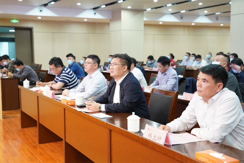 市城投集團(tuán)舉辦“每周一學(xué)”活動第一期專題學(xué)習(xí)會，市委常委、常務(wù)副市長饒清華出席