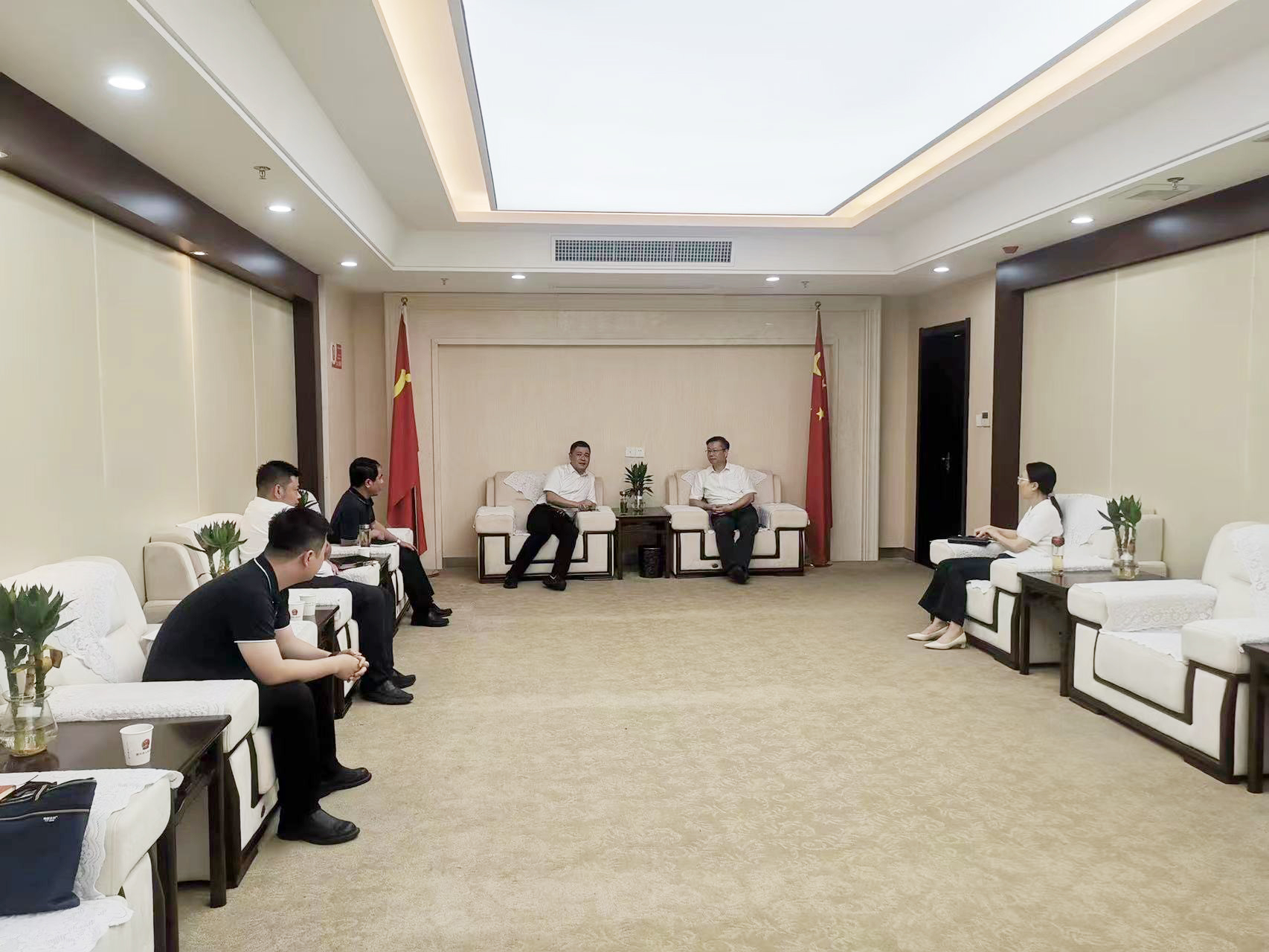 江宇與德興市委副書記、市政府市長陳武軍舉行會談