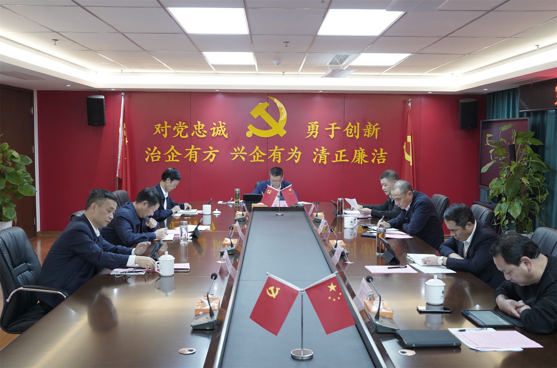 集團(tuán)公司召開黨委理論學(xué)習(xí)中心組學(xué)習(xí)（擴(kuò)大）會(huì)專題學(xué)習(xí)研討黨的二十大精神