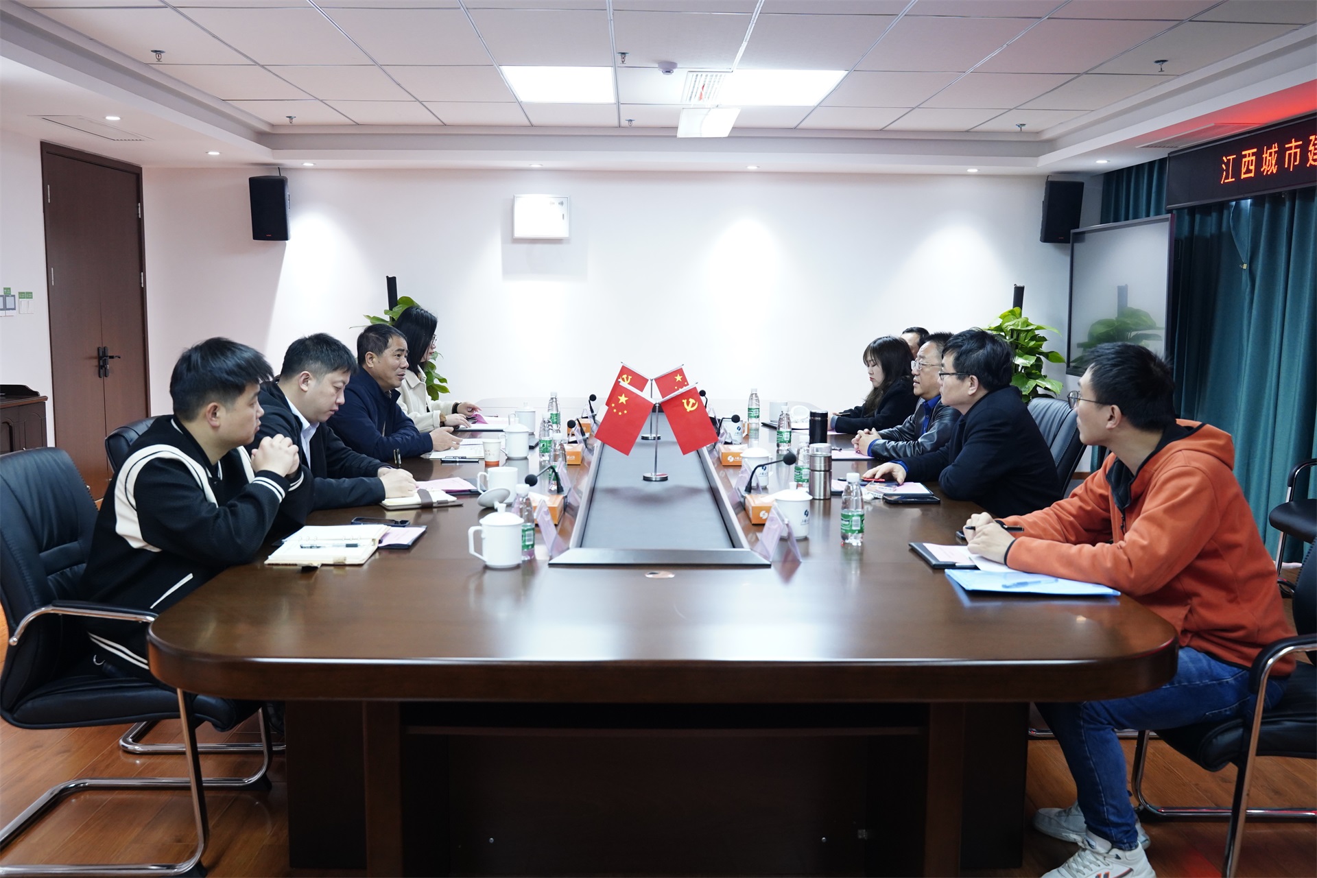 江西城投協(xié)會(huì)秘書長馮敏帶隊(duì)到我司開展座談交流