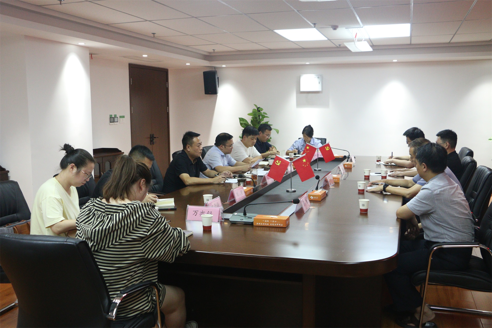 張保衛(wèi)一行到城控集團檢查調(diào)研創(chuàng)文工作